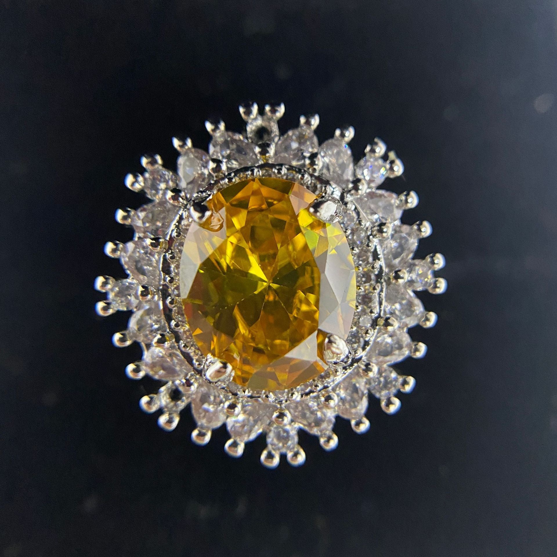 Micro-inlaid Zirconium Eye-catching Luxury Ring Female Plated 18K