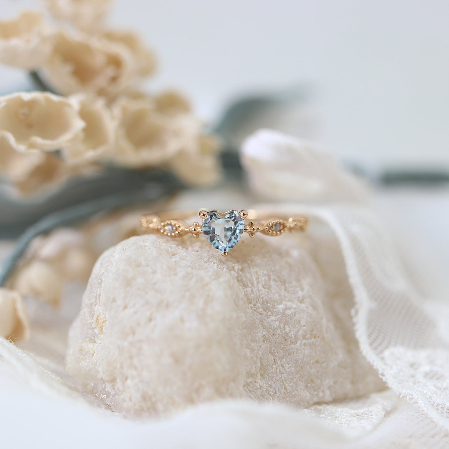 Unisex Casual Copper Ring – Sky Blue Glass Heart Stone