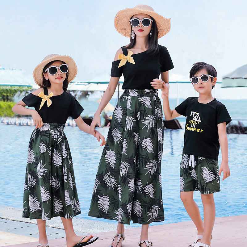 A Family Of Three Or Four Suits Beach Vacation Whole Home Decoration