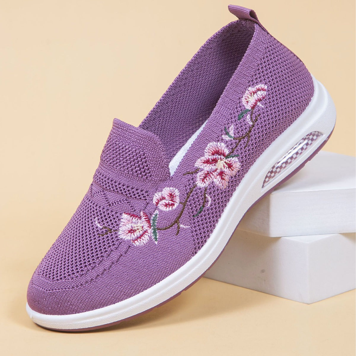 Women's Breathable Cloth Shoes Fashion Embroidery Soft Sole Shoes