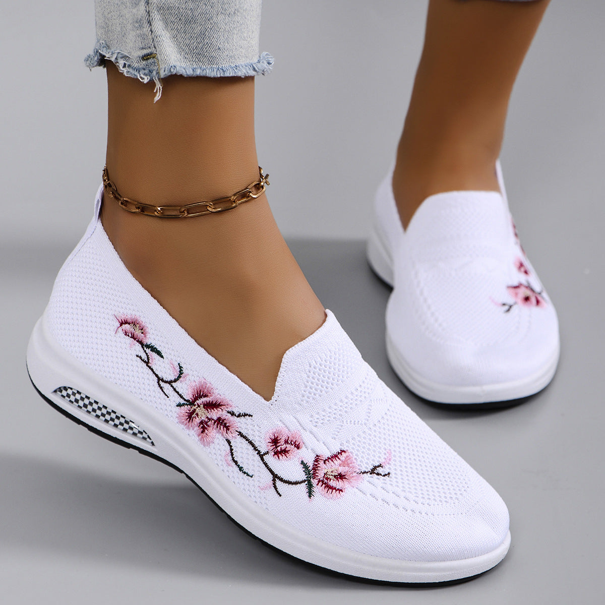Women's Breathable Cloth Shoes Fashion Embroidery Soft Sole Shoes
