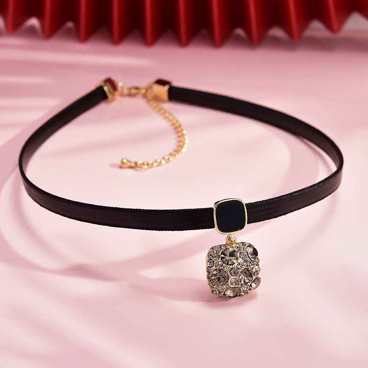 Alloy Black & Rhimestone Square Short Necklace