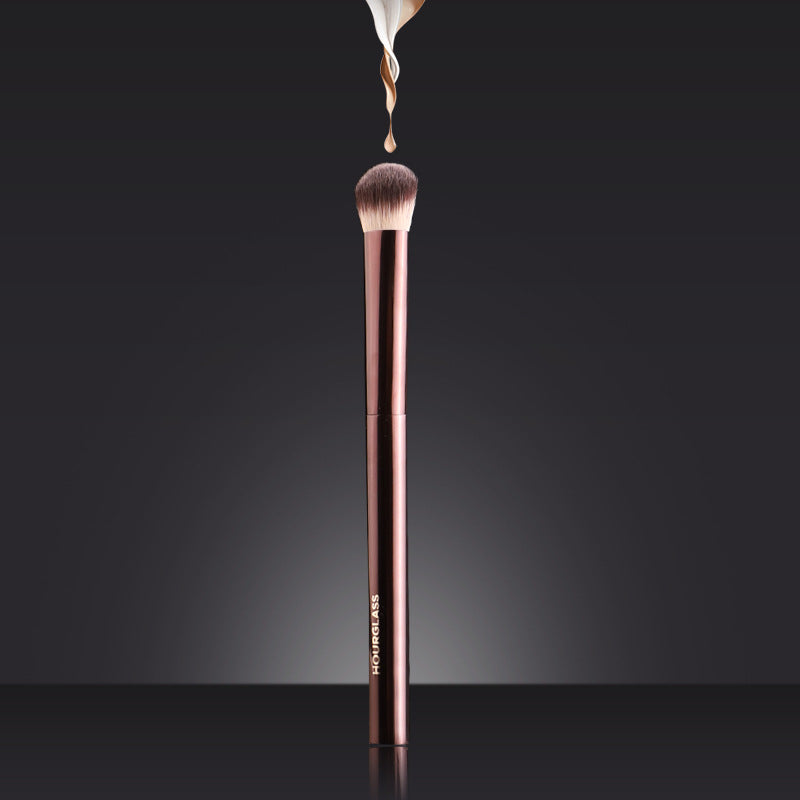 Professional Concealer Brush – Long Metal Handle with Soft Artificial Fiber Bristles
