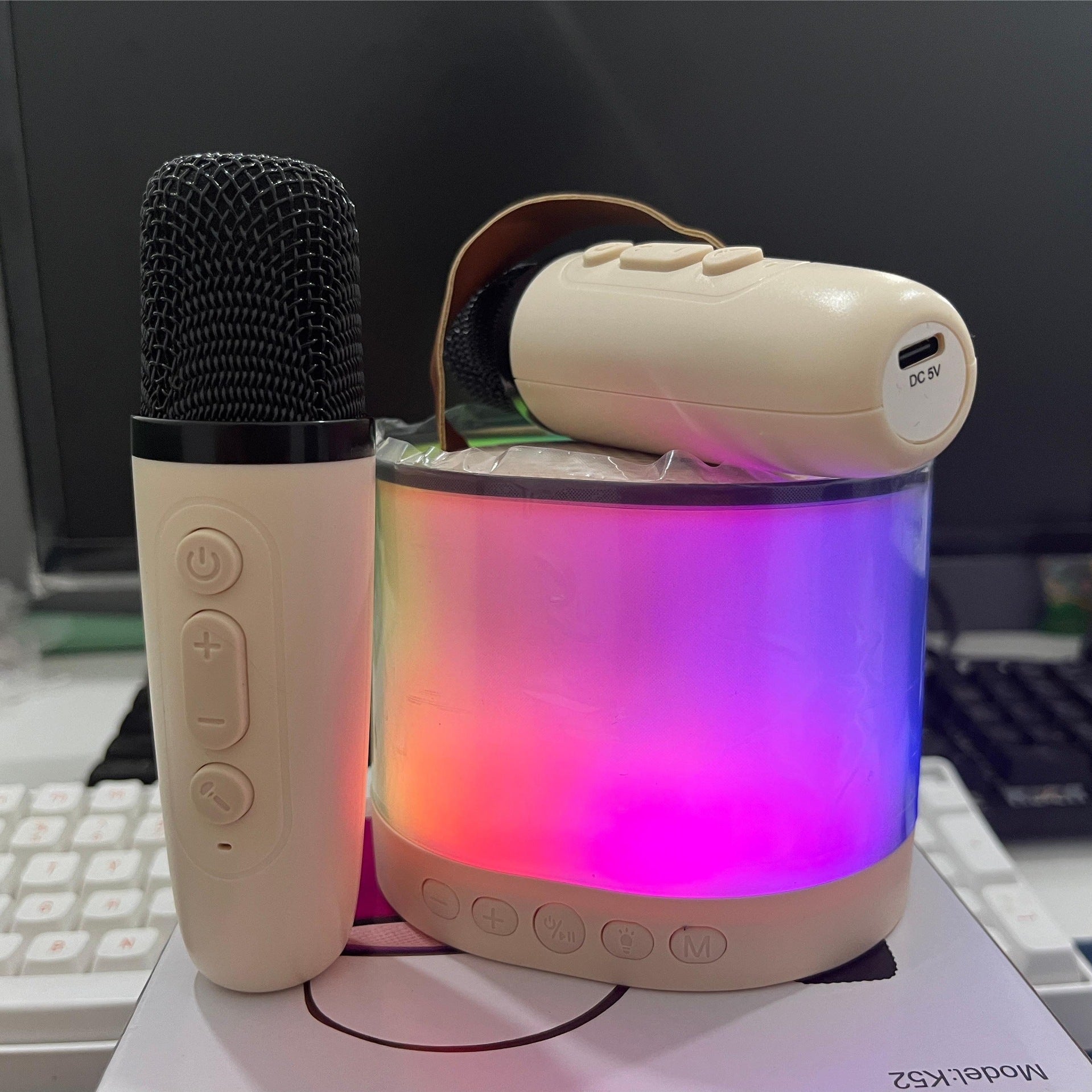 K52 Wireless Microphone Audio Integrated Microphone Karaoke Speaker
