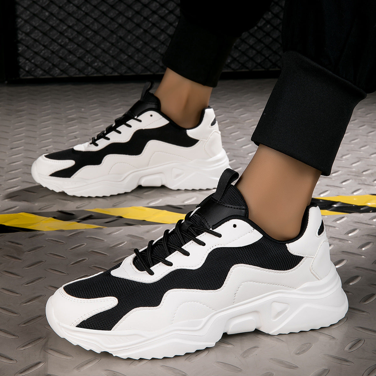 Thick-soled Shock Absorbing Lightweight Casual Sneaker