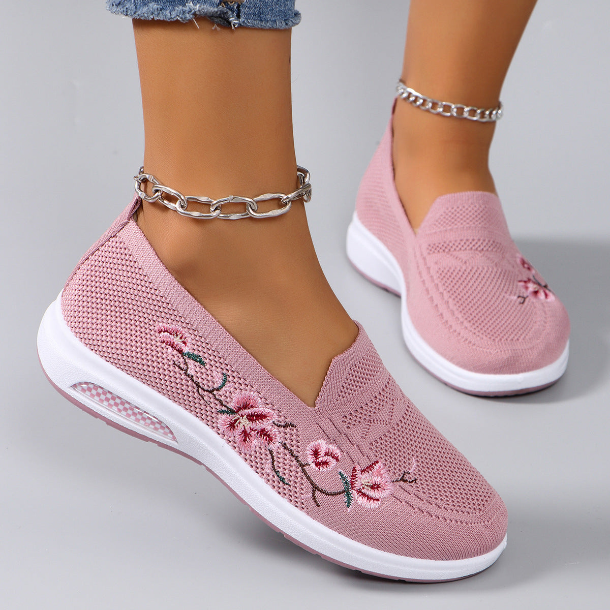 Women's Breathable Cloth Shoes Fashion Embroidery Soft Sole Shoes