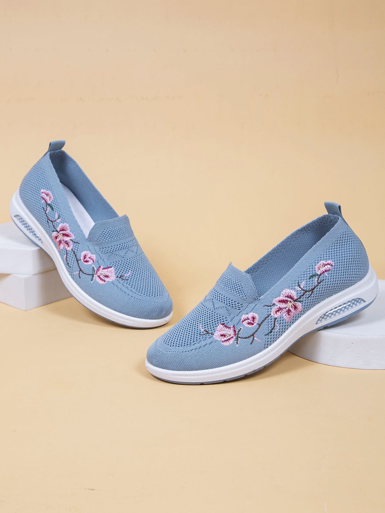 Womens Embroidered Cloth Flats Regular Fit Breathable