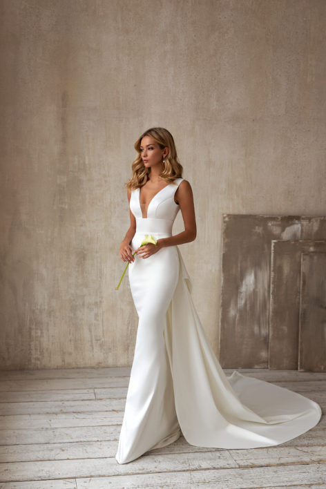 Sexy White V-Neck Sleeveless Long A-Line Wedding Dress