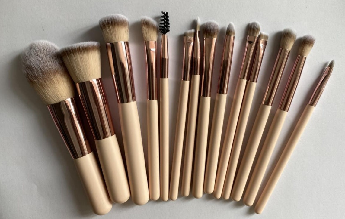 Rechargeable Makeup Brush Set – Brushes with Built-in Luminous Mirror