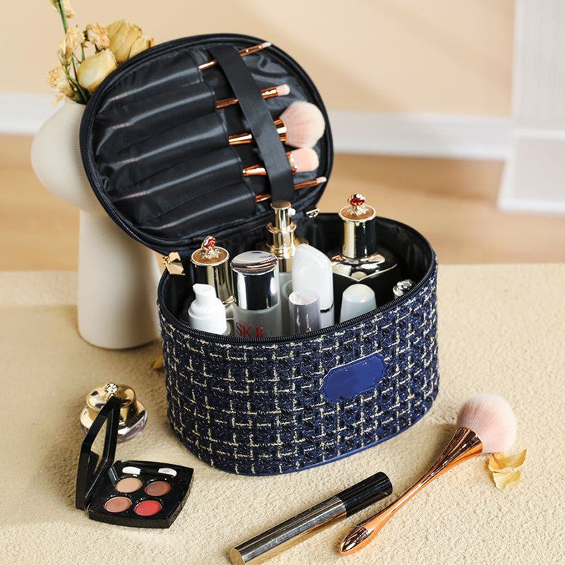 Portable Large-Capacity Makeup Bag – Simple Fashion Travel Cosmetic Storage