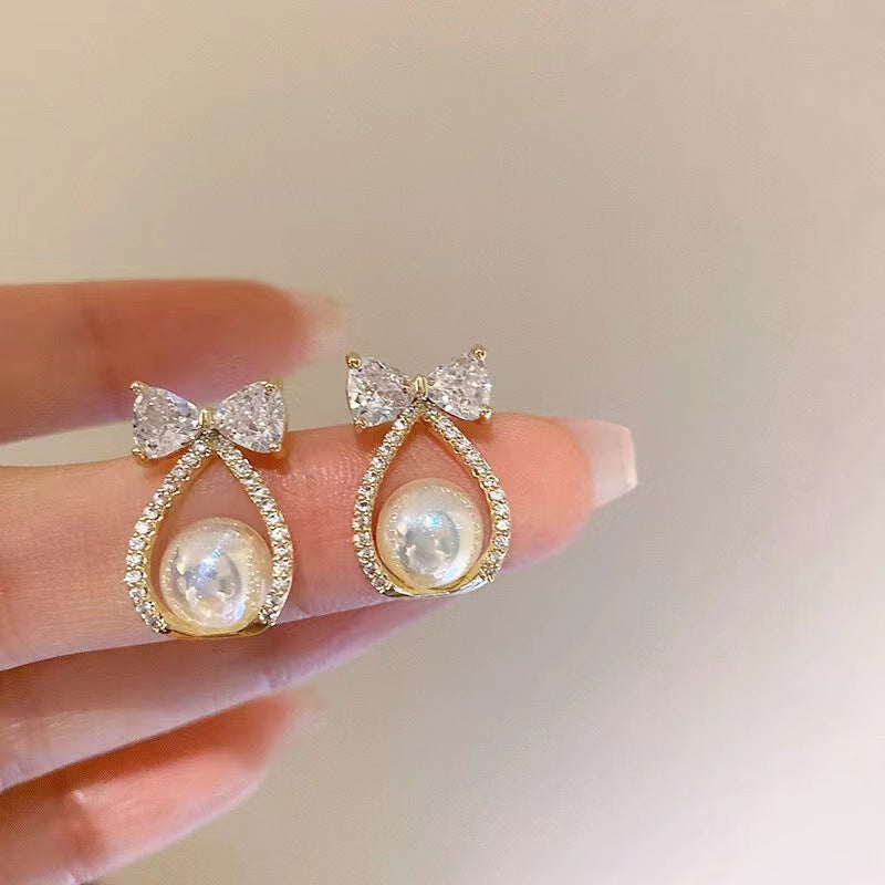 Women's Exquisite Small And Versatile Earrings