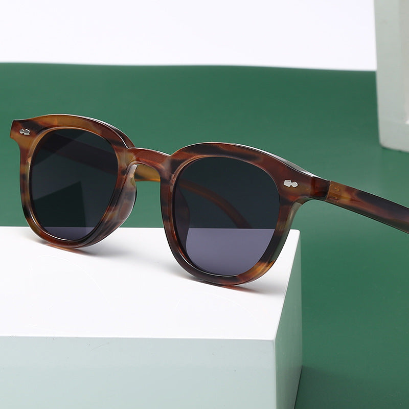 Retro Beige Nail-Detail Fashion Sunglasses