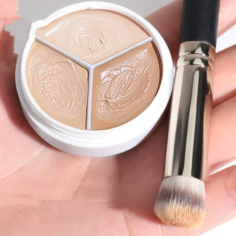Three Color Waterproof Concealer Kit With Synthetic Brush