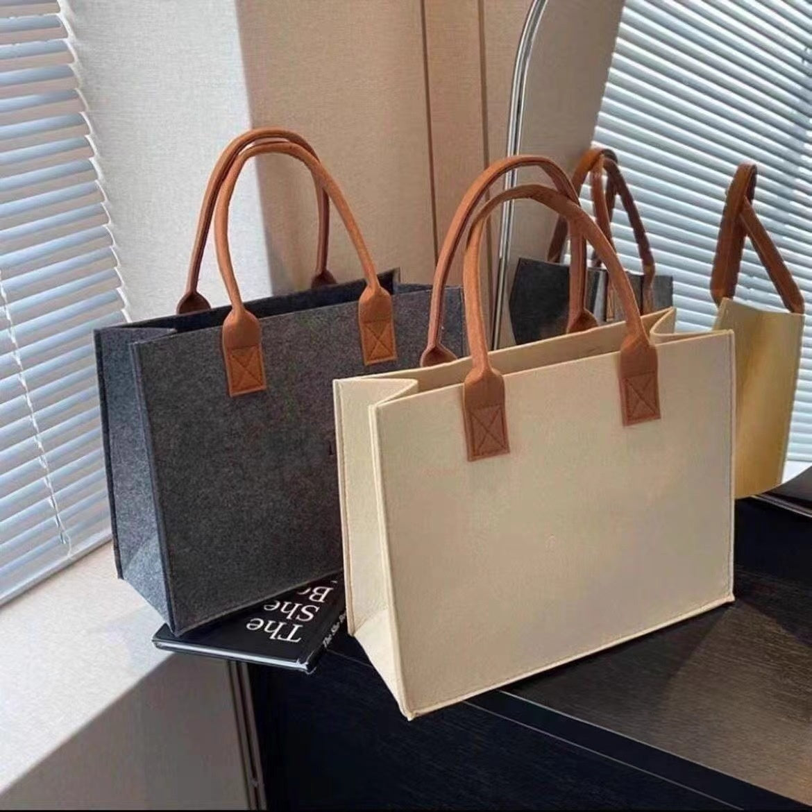 Large Capacity High-End Felt Tote Bag – Personalized & Simple Shopping Bag