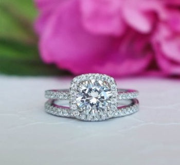 Stylish Couple Wedding Engagement Rings with Inlaid Diamond Accents