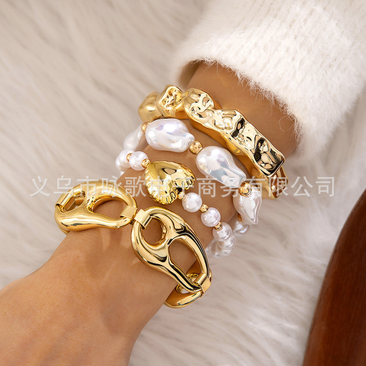 Unisex Punk Iron Bracelet – Multi-Layer Open Geometric Design