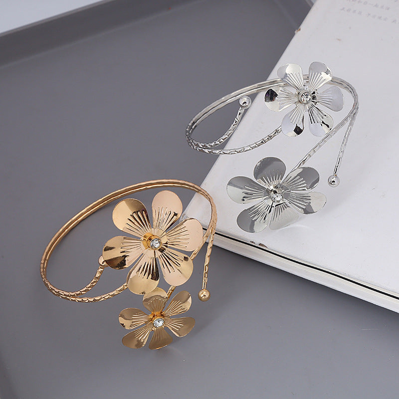Fashion New Exaggerated Metal Flower Armband