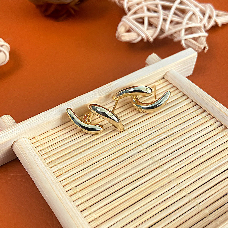 Women's Fashionable Simple Textured Line Stud Earrings