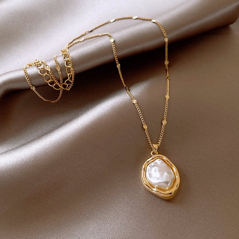 Women's Irregular Baroque Pearl Necklace Imitation Pearl