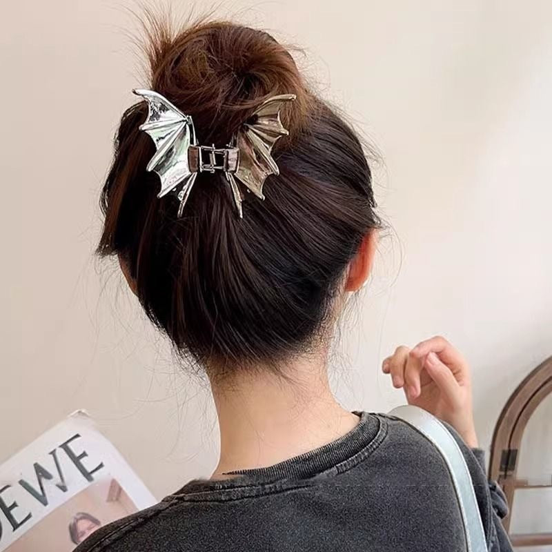 Metal Bat Hair Clip – High-Grade Women’s Hair Accessory
