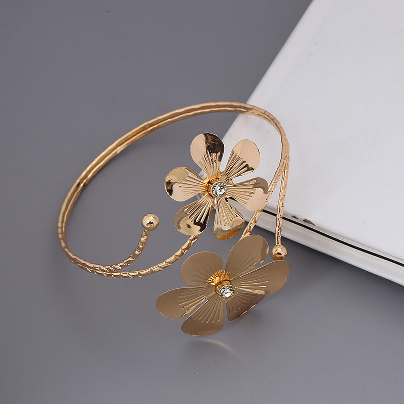 Fashion New Exaggerated Metal Flower Armband