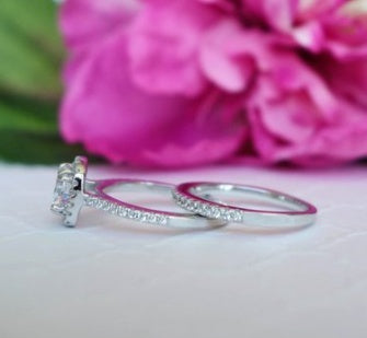 Stylish Couple Wedding Engagement Rings with Inlaid Diamond Accents