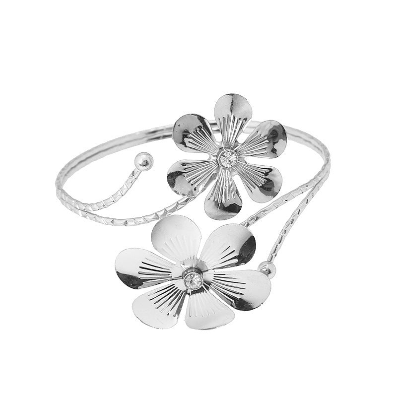 Fashion New Exaggerated Metal Flower Armband