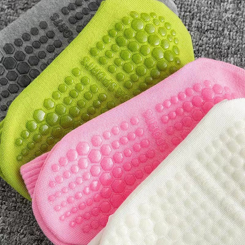 Women’s Mid-Calf Yoga Socks Trendy Letter Non-Slip Breathable