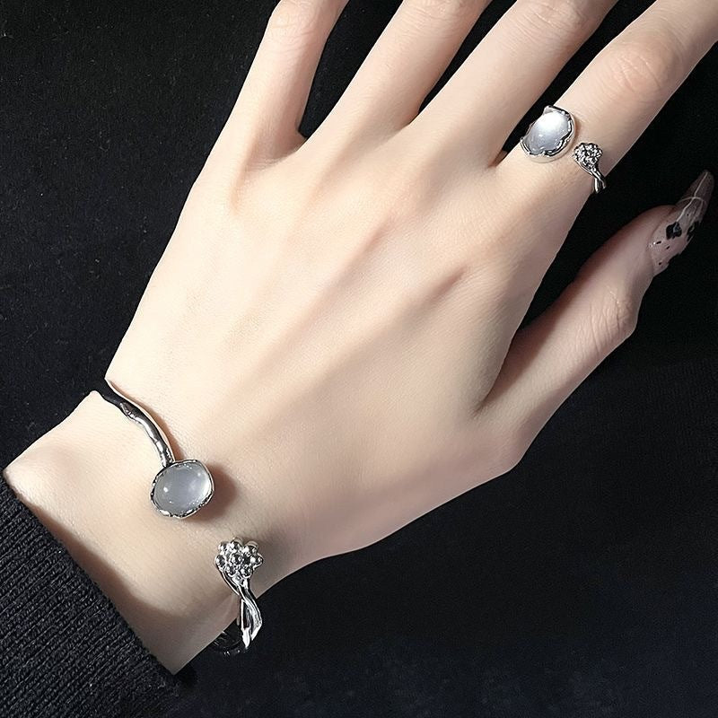 Women’s Flower Bud Moonstone Ring – Pastoral Zinc Alloy Jewelry