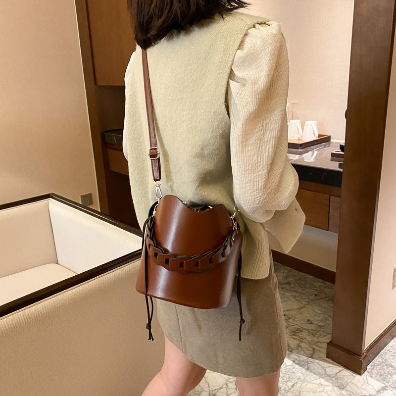 Autumn And Winter New Trendy Fashion Simple Bag Texture One-shoulder Diagonal Bucket Bag