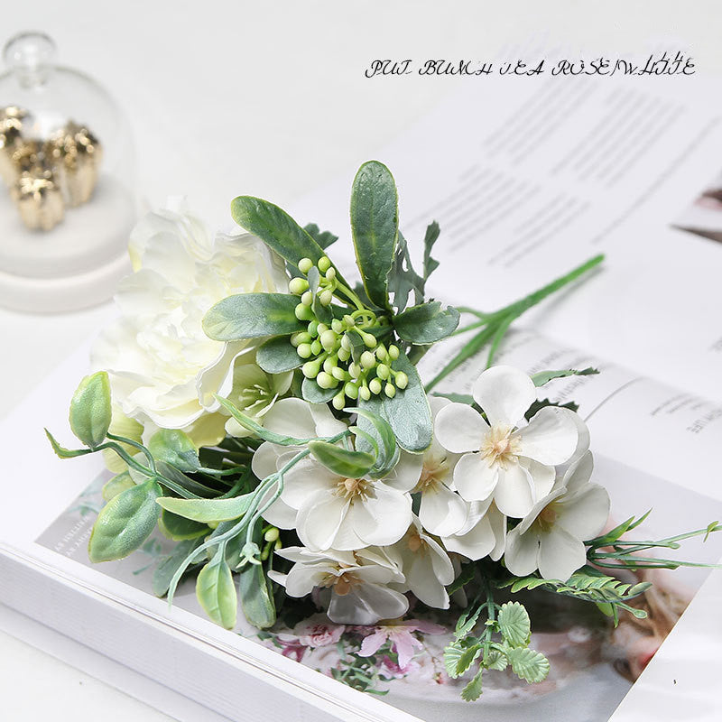 Simulation Wedding Holding Bouquet