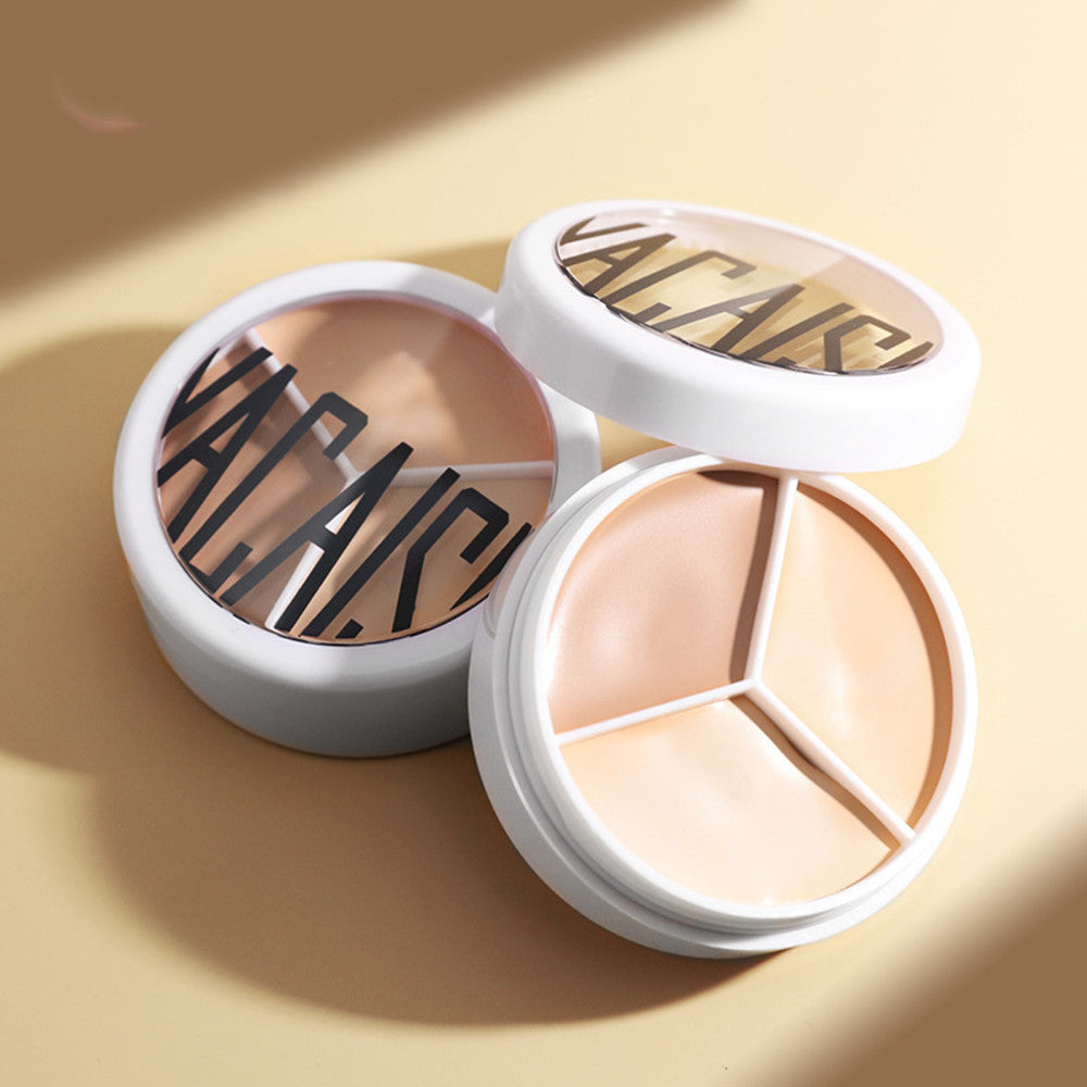 Three Color Waterproof Concealer Kit With Synthetic Brush