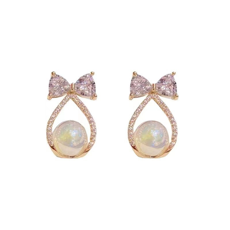 Women's Exquisite Small And Versatile Earrings