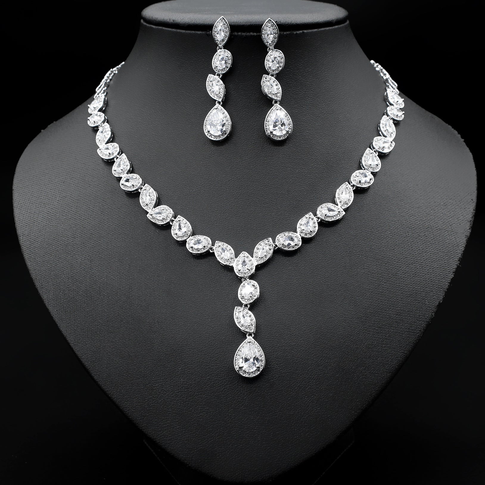 Noble Luxury Women’s Colorful Zircon Necklace and Earrings Three-Piece Set with Clavicle Chain